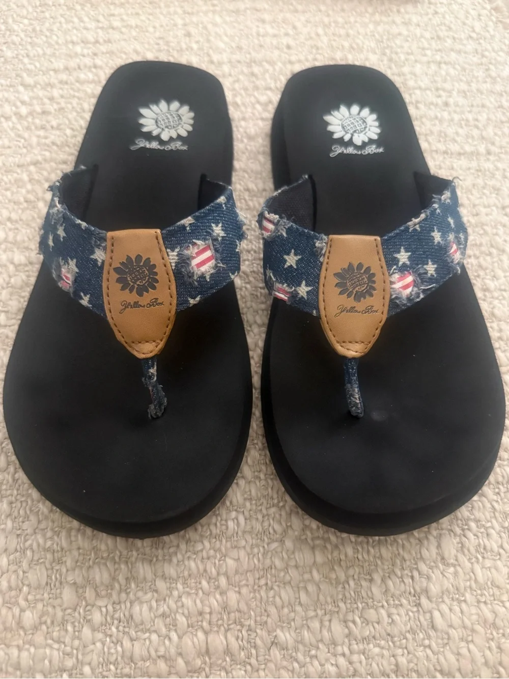 Yellow Box Navy Star & Flag Print Flip Flops with Tan Trim. Size 8. - Picture 1 of 9